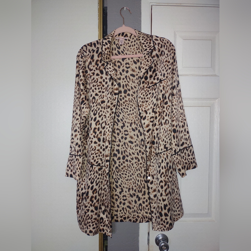 Victoria's Secret lounge shirt